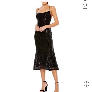 New Home Removal Tag Ieena for Mac Duggal
Corset-Back Sequin Midi Dress